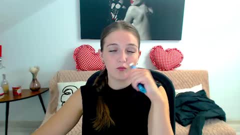 annewilsonn online show from July 2026 09:33:01 AM
