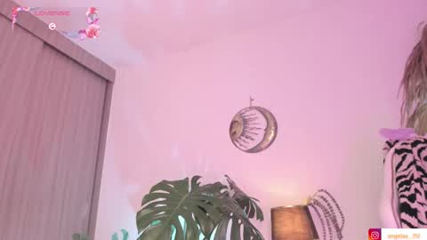 Angel online show from November 2025 04:17:02 PM