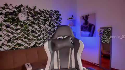 annie_barozzi online show from December 2024 03:00:02 PM