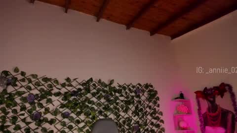 annie_barozzi online show from December 2024 03:00:02 PM