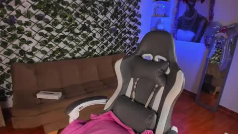 annie_barozzi online show from December 2024 03:01:01 PM