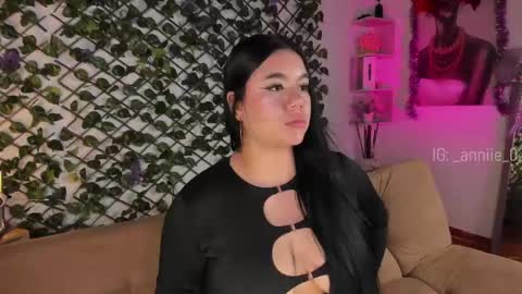 annie_barozzi online show from December 2024 05:03:01 PM