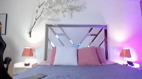 Annie  online show from October 2025 12:28:01 PM