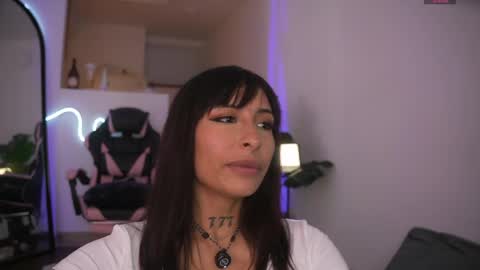 Annie online show from April 2026 07:53:01 PM