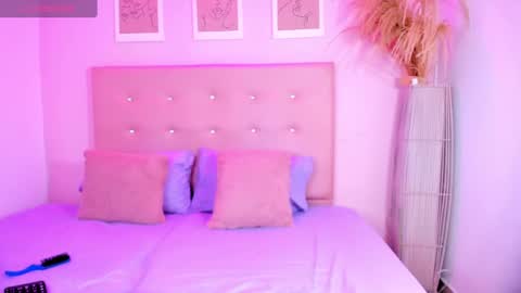 Snapshot of annie_dolce_ chatting on October 2025 09:23:01 PM annie_dolce_ online show from October 2025 09:23:01 PM