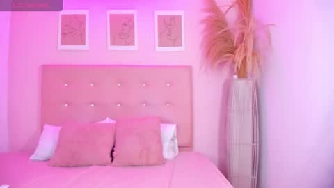 Snapshot of annie_dolce_ chatting on October 2025 09:49:02 PM annie_dolce_ online show from October 2025 09:49:02 PM