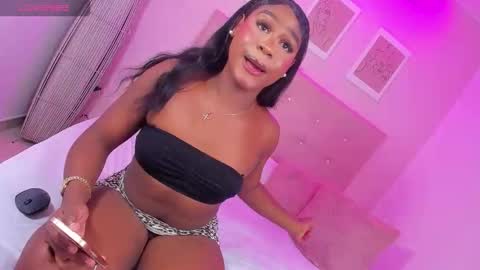 annie_dolce_ online show from December 2025 01:00:01 AM