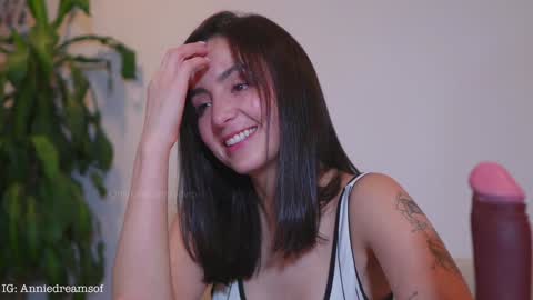 Annie    online show from January 2025 10:16:02 PM