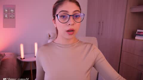 Snapshot of annie_evans24 chatting on November 2025 09:17:02 PM Annie Evans online show from November 2025 09:17:02 PM