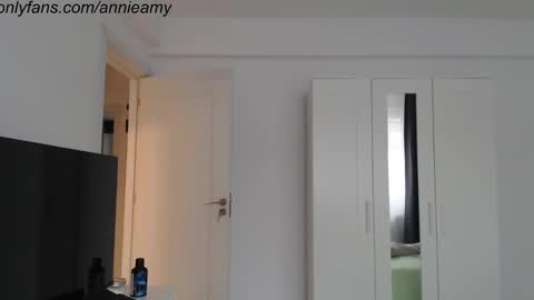 Annie online show from December 2024 12:41:02 PM