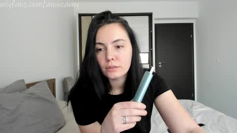 Annie online show from April 2026 02:58:02 PM