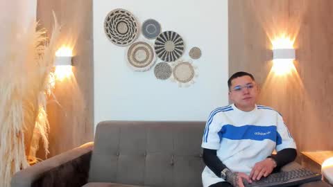 Annie And Leandro online show from December 2025 01:40:02 PM