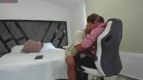 Annie and Stefan online show from October 2025 01:11:01 PM