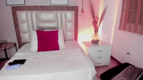 Annie Bluee online show from April 2026 12:24:01 PM