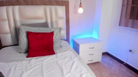 Annie Bluee online show from April 2026 12:11:02 PM