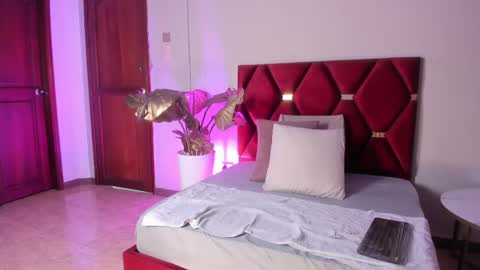 Annie Bluee online show from April 2026 11:46:02 AM