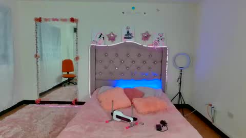 anniecutte online show from December 2024 06:05:02 PM
