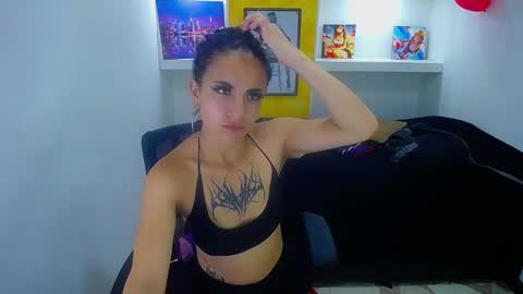Anniee online show from February 2025 12:38:02 PM