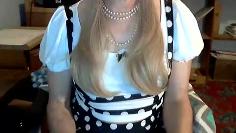 Snapshot of anniegurl chatting on December 2024 01:06:02 PM anniegurl online show from December 2024 01:06:02 PM