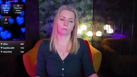 Snapshot of annielight chatting on December 2024 12:00:01 PM Annie online show from December 2024 12:00:01 PM