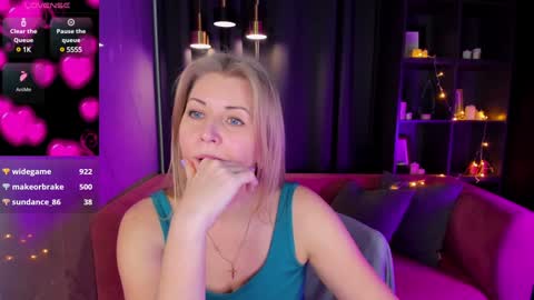 Snapshot of annielight chatting on December 2024 09:28:02 AM Annie online show from December 2024 09:28:02 AM