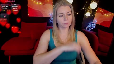 Snapshot of annielight chatting on December 2024 05:44:01 AM Annie online show from December 2024 05:44:01 AM