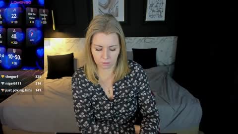 Snapshot of annielight chatting on January 2025 08:51:02 AM Annie online show from January 2025 08:51:02 AM