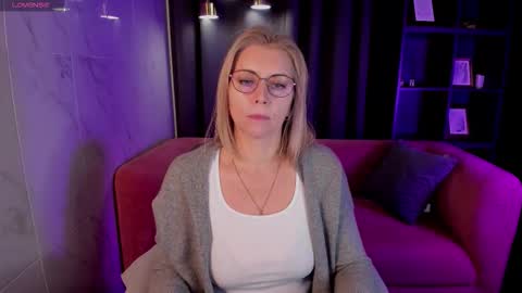 Snapshot of annielight chatting on September 2025 05:40:02 AM Annie online show from September 2025 05:40:02 AM