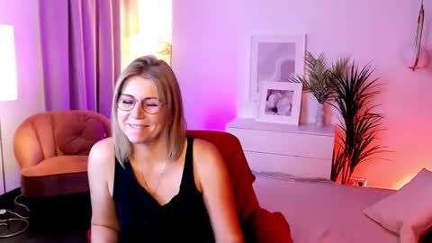 Snapshot of annielight chatting on September 2025 05:53:02 AM Annie online show from September 2025 05:53:02 AM