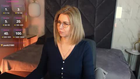 Annie online show from December 2025 06:00:01 AM