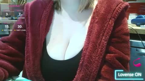 Annie Louise online show from November 2025 12:15:02 PM