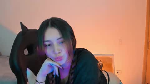 Annie online show from November 2025 03:19:02 AM