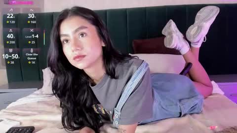 ANNIE  online show from November 2025 08:29:01 PM