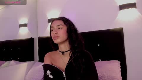 Annie Evans  online show from September 2025 04:44:02 PM