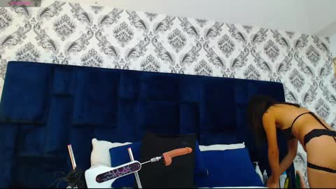 Anniieleonhart online show from January 2025 11:46:01 PM