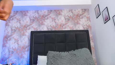 Anniieleonhart online show from February 2025 08:25:01 PM