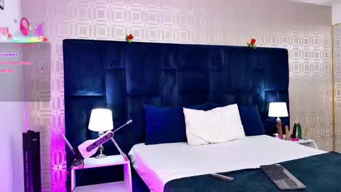 Anniieleonhart online show from September 2025 07:58:02 PM