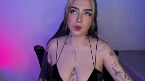 Annika online show from November 2025 10:21:02 PM