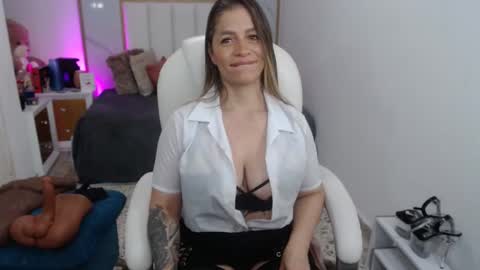 Snapshot of annita_cooper_ chatting on March 2025 03:20:02 PM anna online show from March 2025 03:20:02 PM