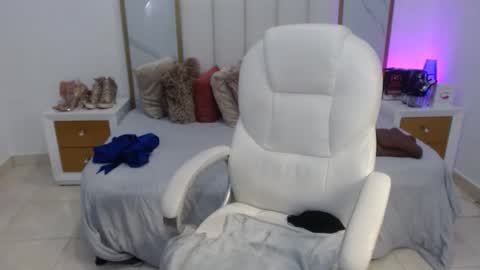 anna online show from December 2025 07:32:01 PM