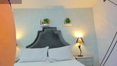 Anntonia Woods  online show from December 2024 12:44:02 PM