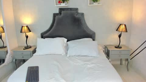 Anntonia Woods  online show from December 2024 01:54:02 PM