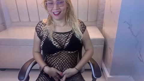 Snapshot of anny_gracee_tx chatting on October 2025 01:18:02 PM Online 800 to 1400 online show from October 2025 01:18:02 PM