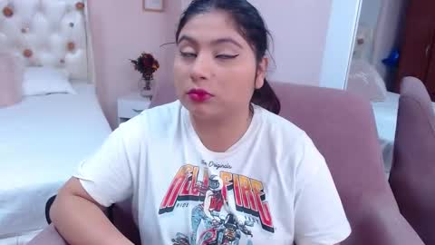 Snapshot of anny_louis chatting on December 2024 01:36:01 AM ANNY LOUIS online show from December 2024 01:36:01 AM