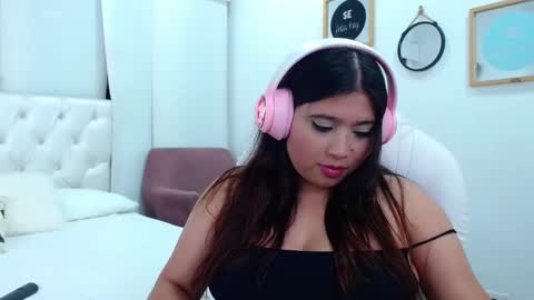 Snapshot of anny_louis chatting on January 2025 04:14:02 AM ANNY LOUIS online show from January 2025 04:14:02 AM