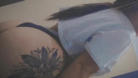 Snapshot of anny_louis chatting on January 2025 02:15:02 AM ANNY LOUIS online show from January 2025 02:15:02 AM