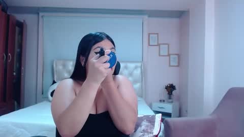 Snapshot of anny_louis chatting on February 2025 01:33:01 AM ANNY LOUIS online show from February 2025 01:33:01 AM