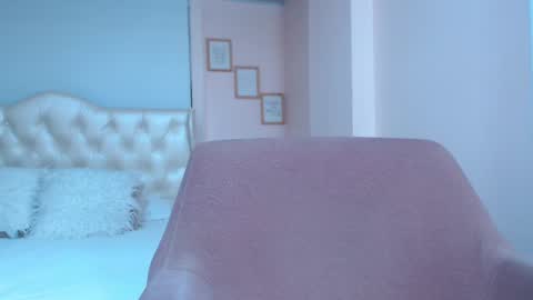 Snapshot of anny_louis chatting on February 2025 02:17:02 AM ANNY LOUIS online show from February 2025 02:17:02 AM