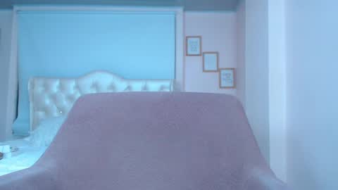 Snapshot of anny_louis chatting on February 2025 05:00:01 AM ANNY LOUIS online show from February 2025 05:00:01 AM