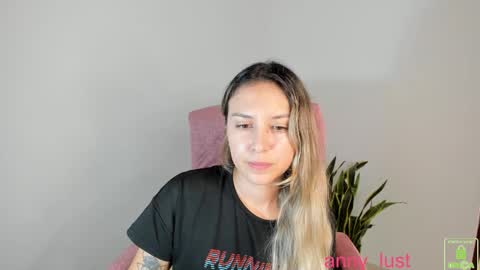 Snapshot of anny_lust chatting on September 2025 09:48:02 PM Issabela online show from September 2025 09:48:02 PM
